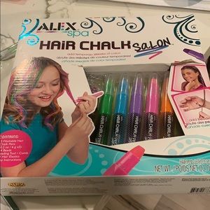 Hair chalk salon
